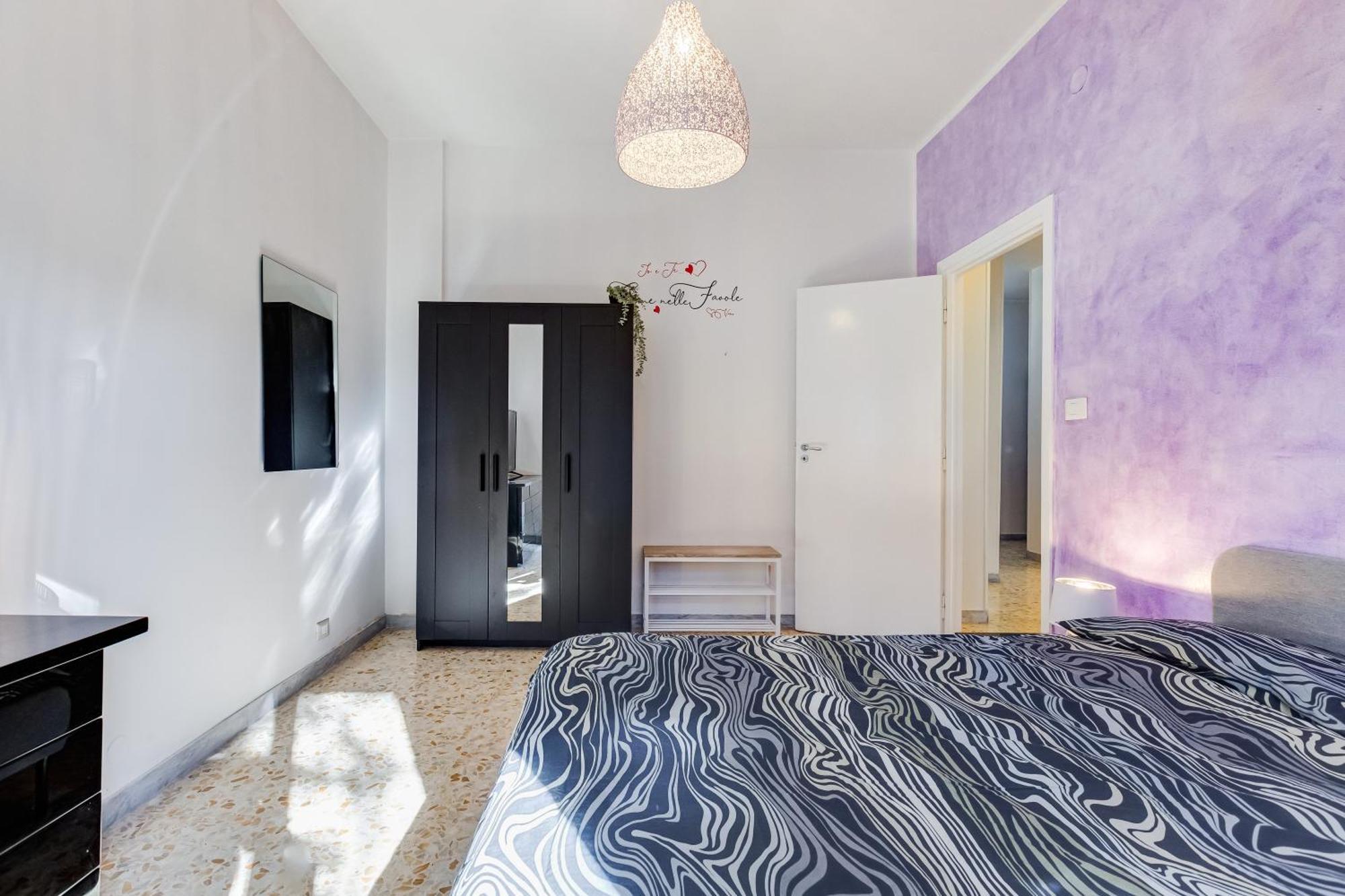Large With Swimming Pool And Tennis Court Near The Station Appartamento Roma