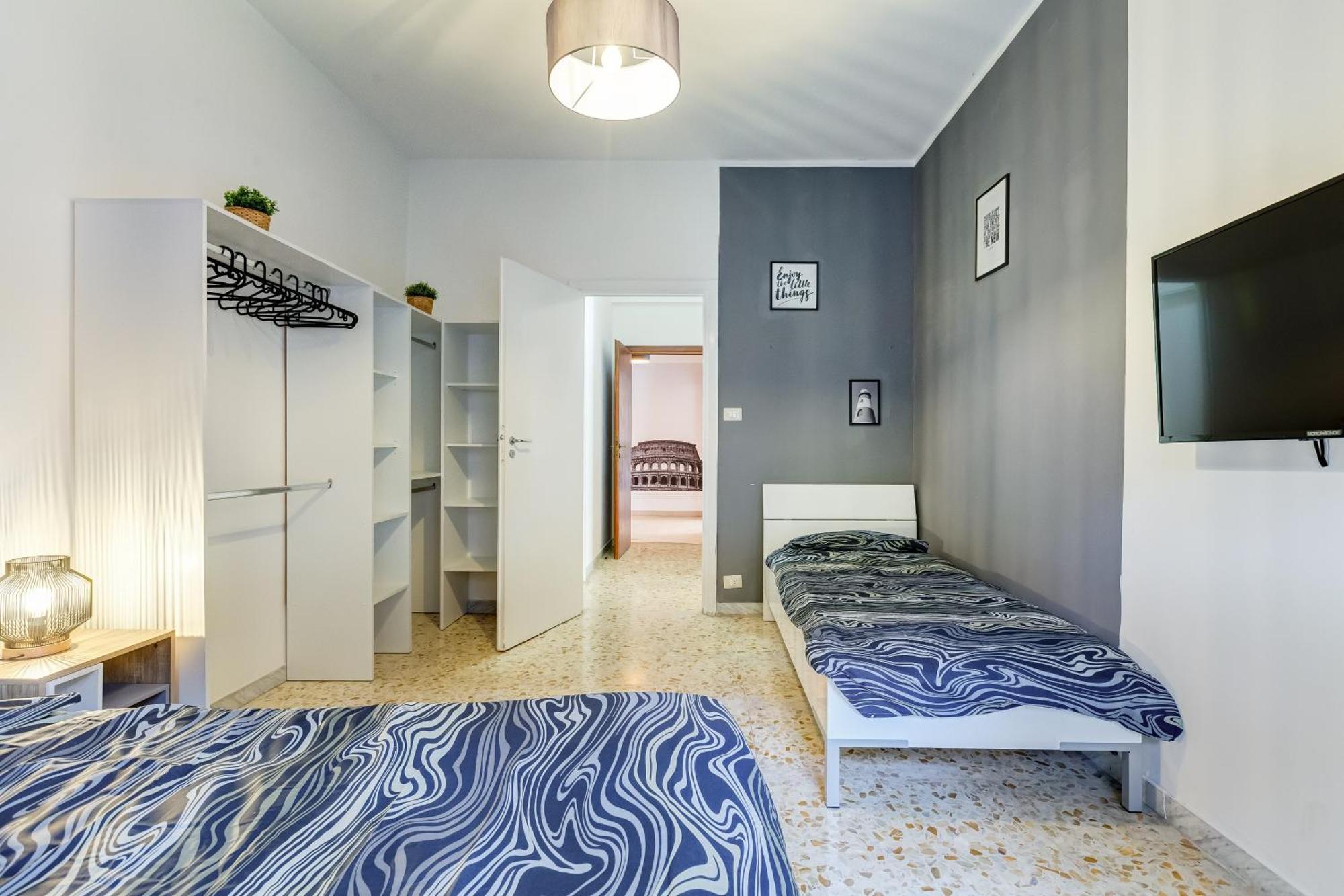 Large With Swimming Pool And Tennis Court Near The Station Appartamento