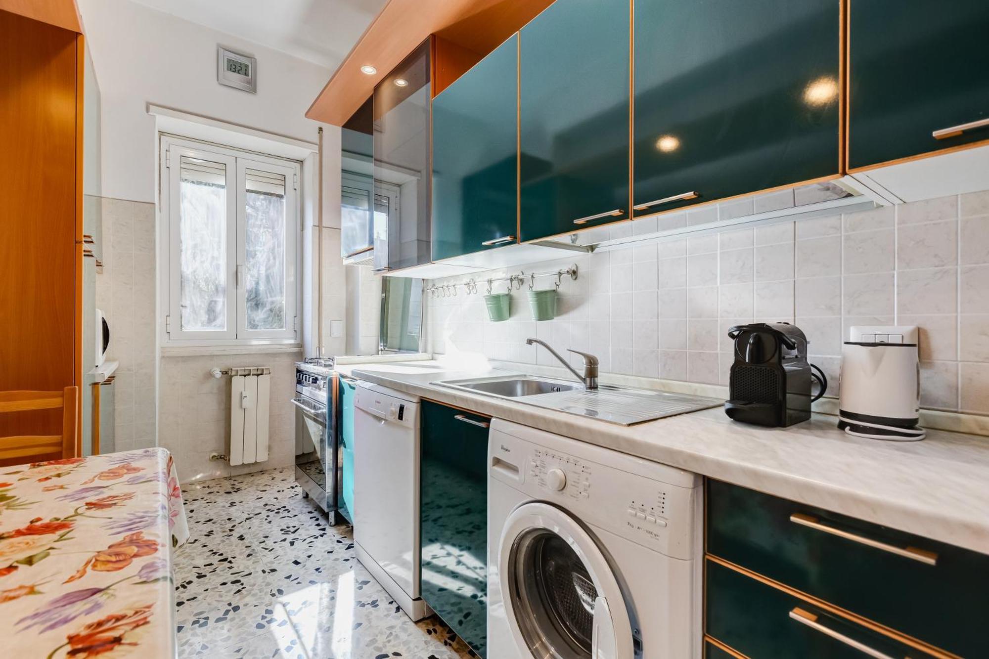 Appartamento Large With Swimming Pool And Tennis Court Near The Station Roma