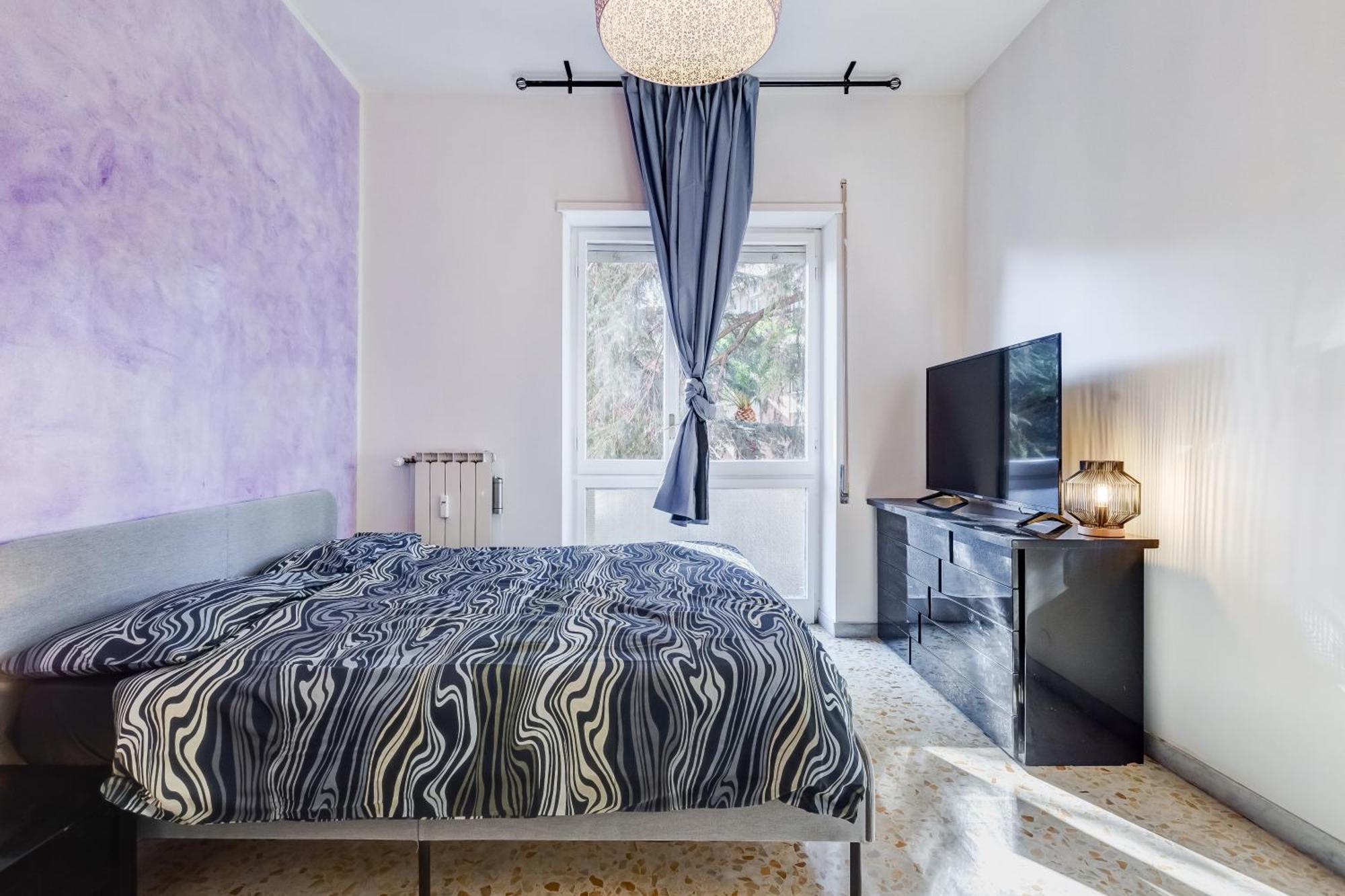 Large With Swimming Pool And Tennis Court Near The Station Appartamento Roma